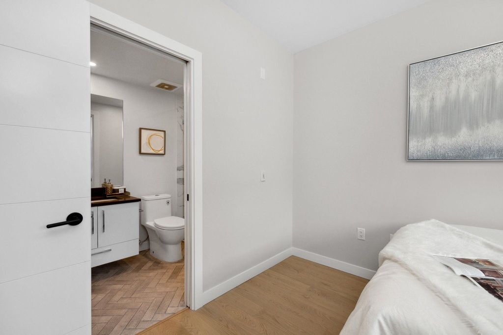 listing image 1102748994585229750