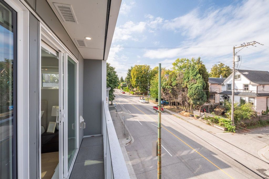 listing image 1109312825696159808