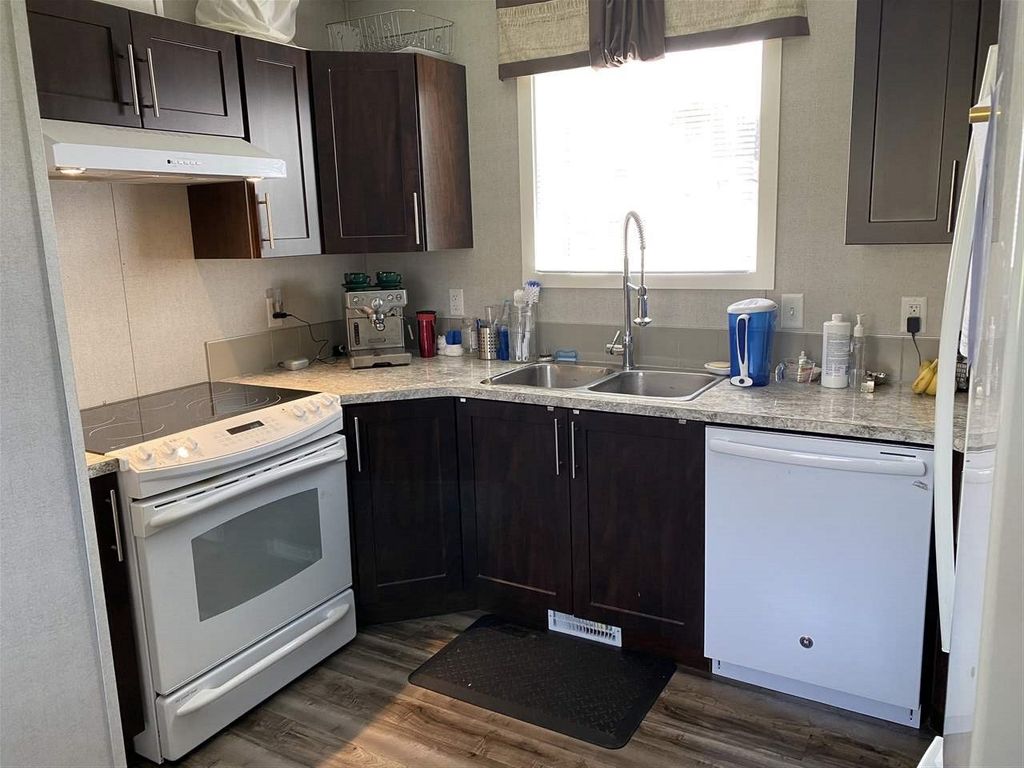 listing image 1105655478408416709