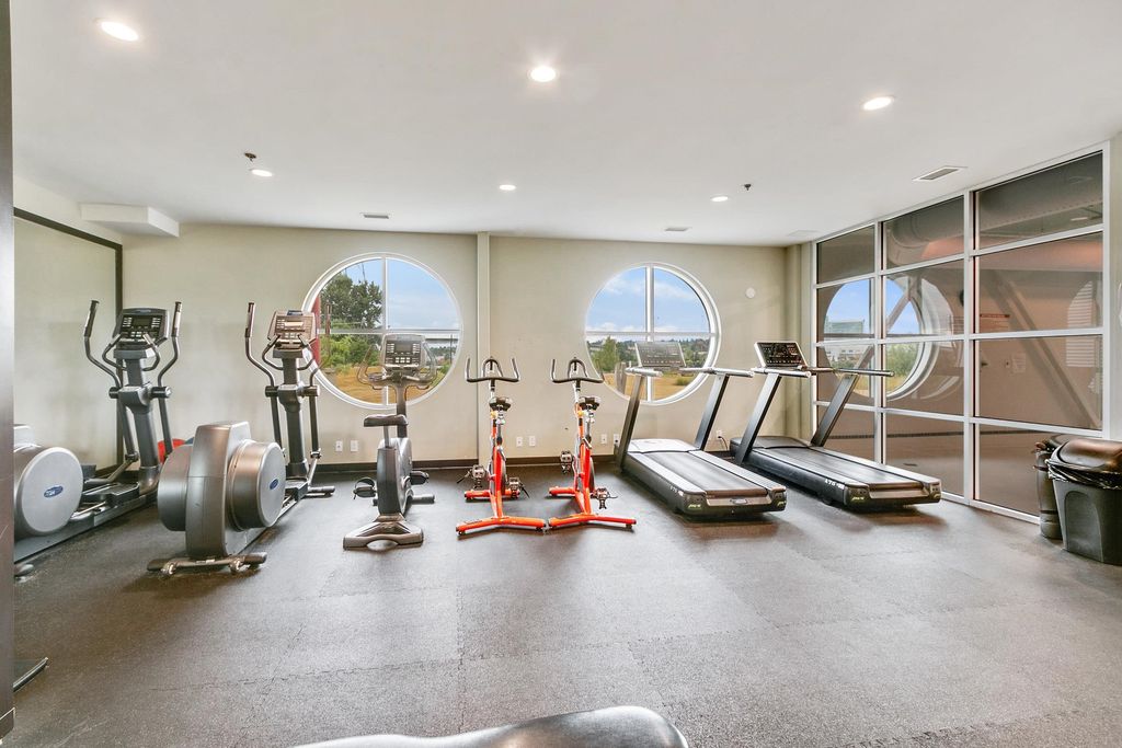 listing image 1104738025869350335