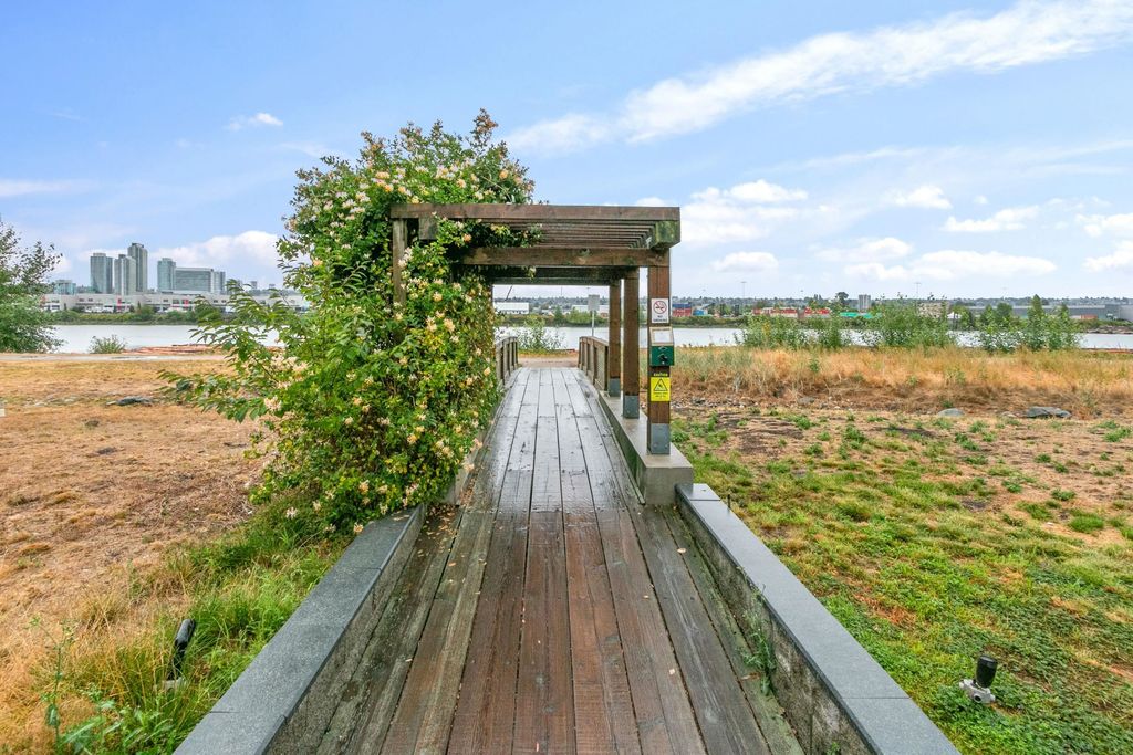 listing image 1101813425953988351