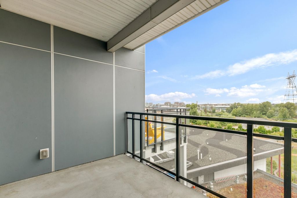 listing image 1102513411907554059