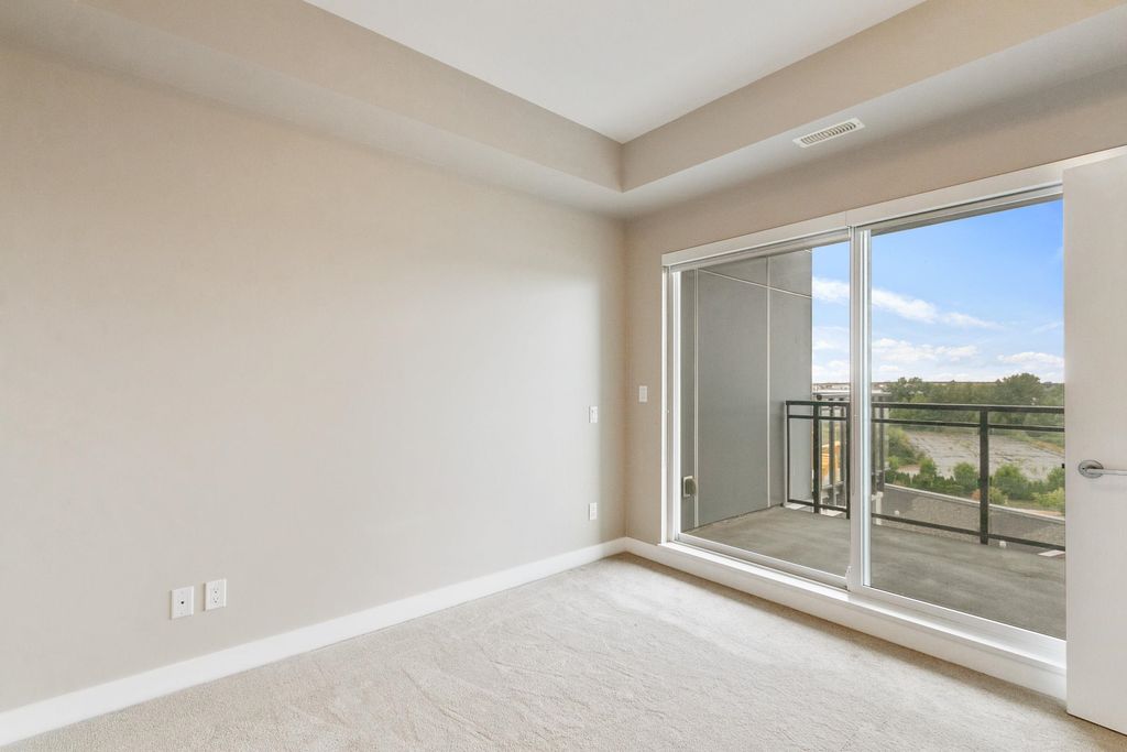 listing image 1106377284530686535