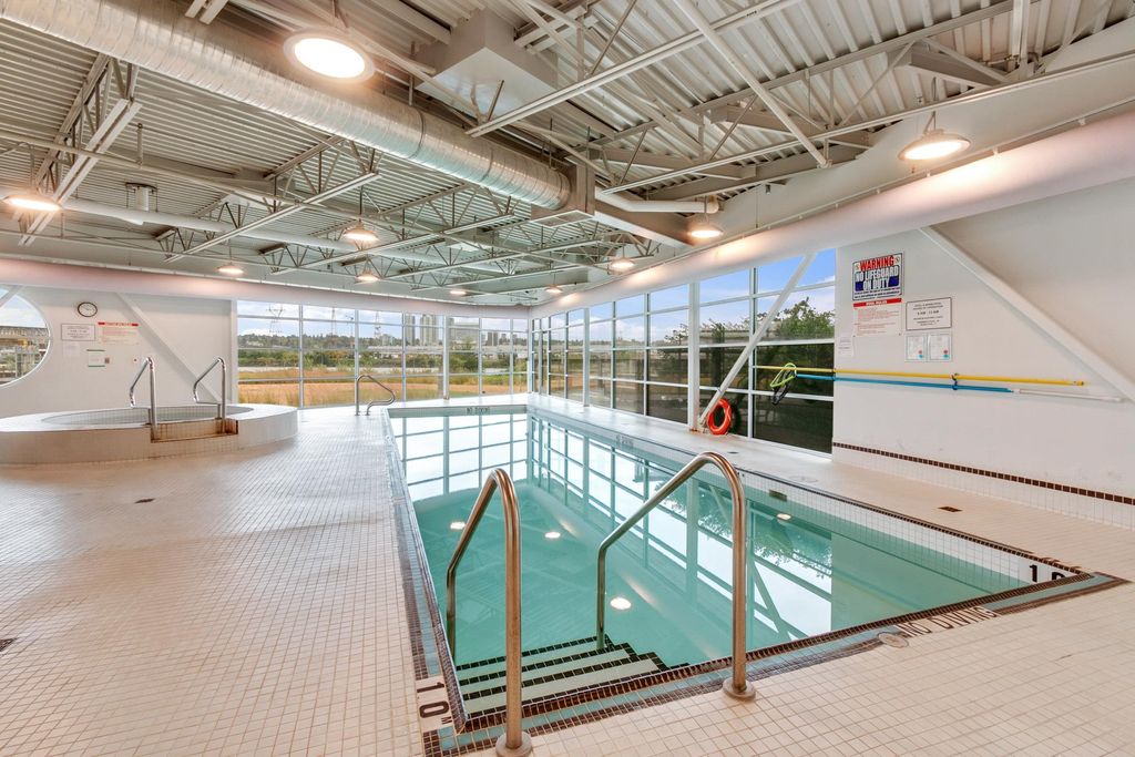 listing image 1105922672410595008