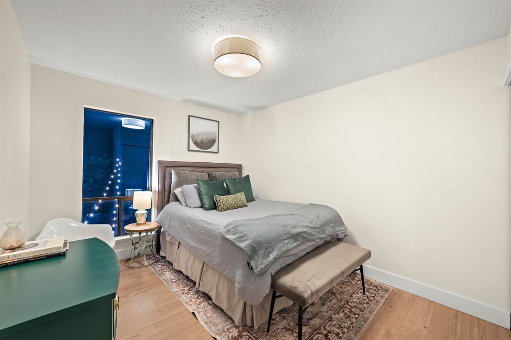 listing image 1106997900758555176