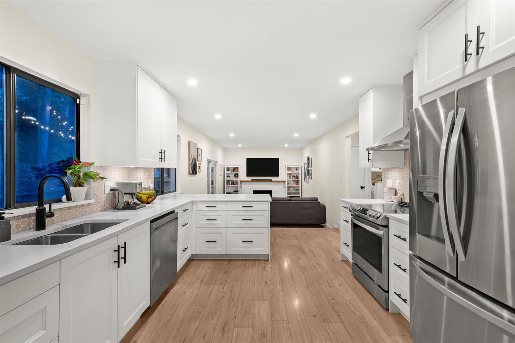 listing image 1109018088502423879