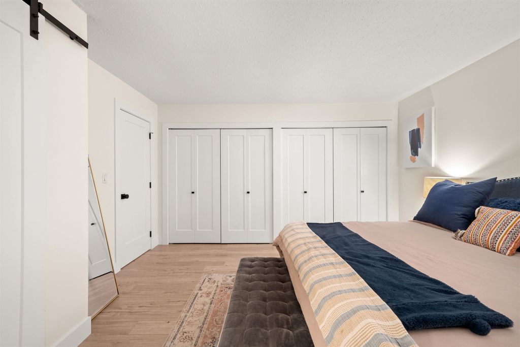 listing image 1109659784362560765