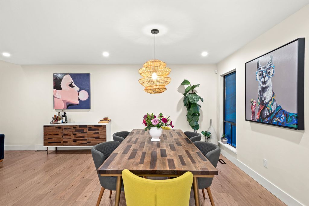 listing image 1109044811059057984