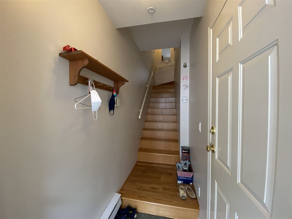 listing image 1104142032608887303