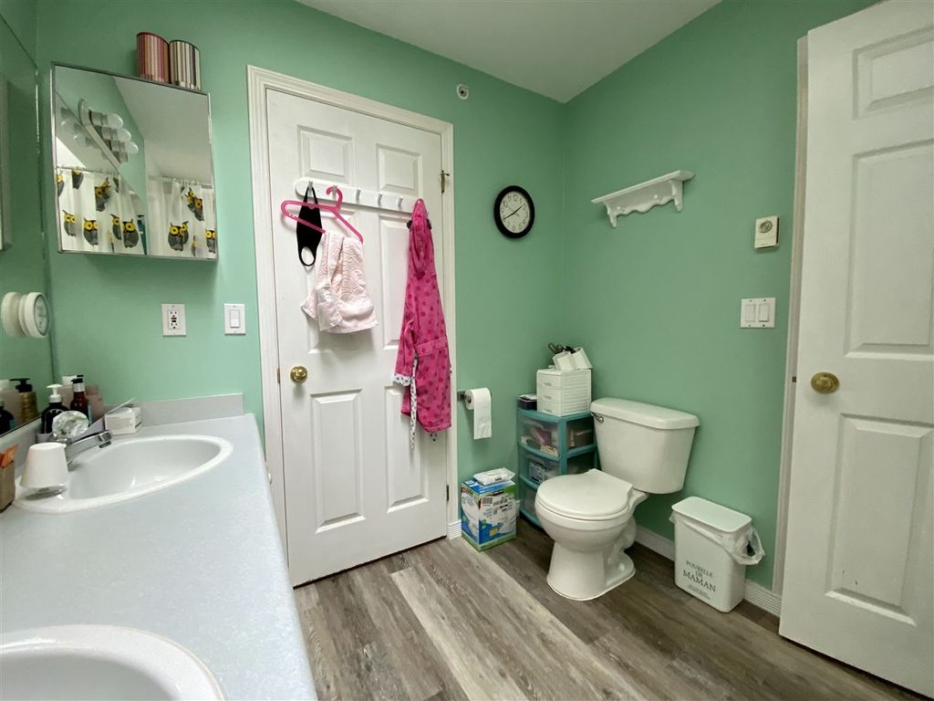 listing image 1109118578208293748