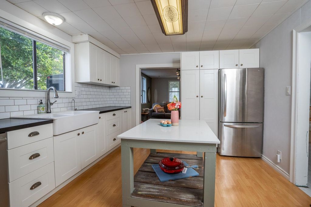 listing image 1107710005602090432