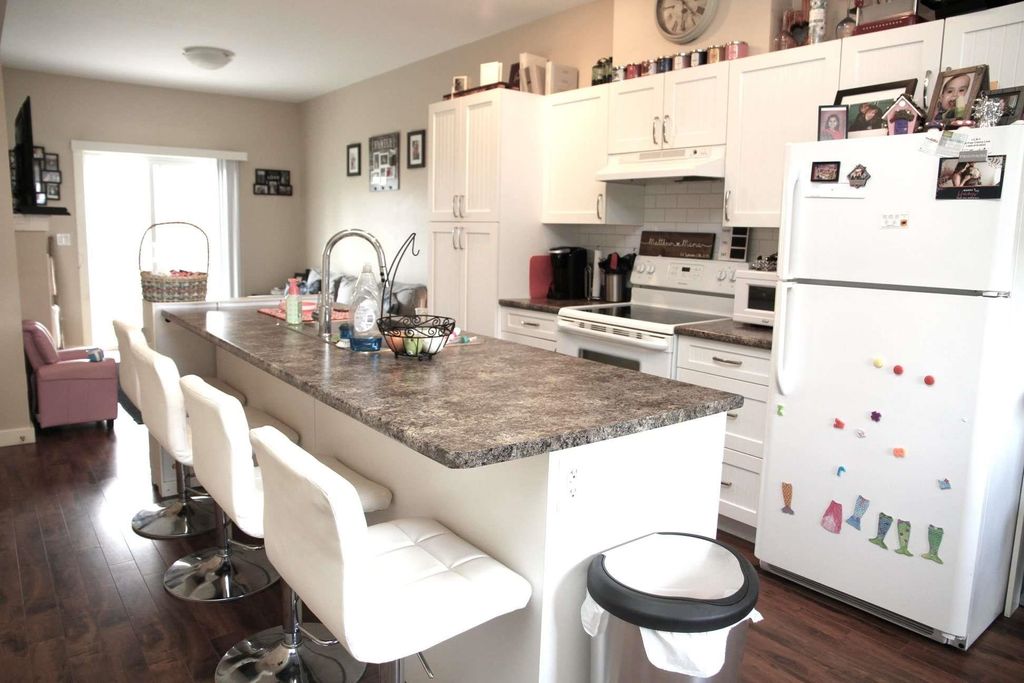 listing image 1102776833180974057