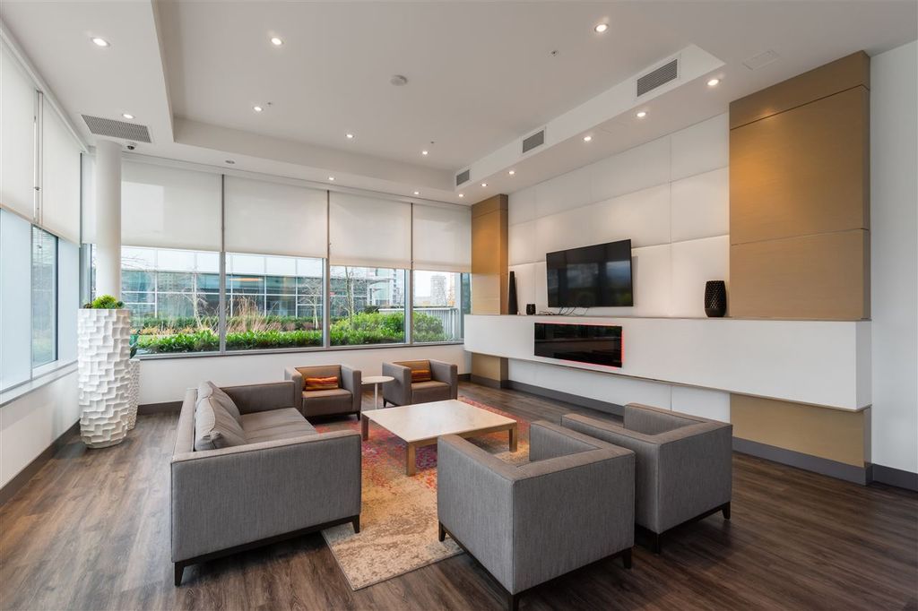 listing image 1109805714937176596