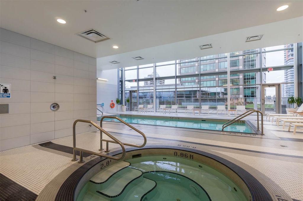 listing image 1104303453781375352