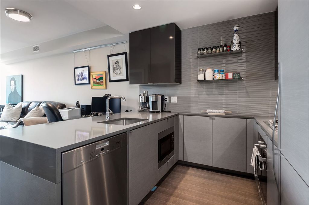listing image 1101823829441778960