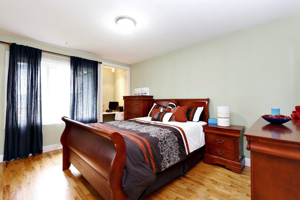 listing image 1100030969353979379