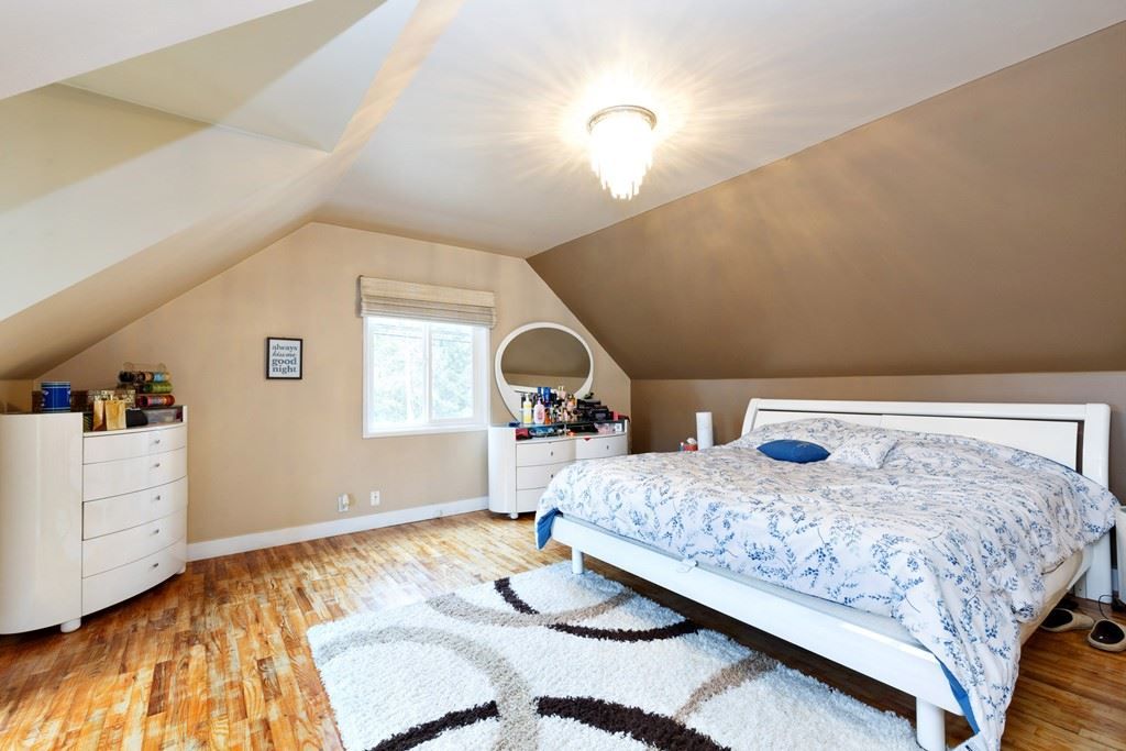 listing image 1103012702501878663