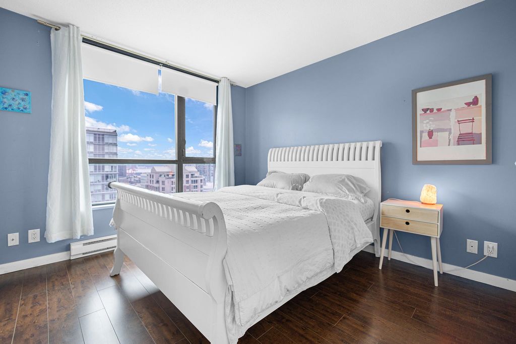 listing image 1108192658955739202