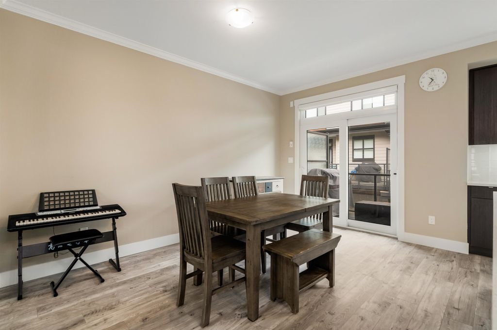 listing image 1104816335414014367