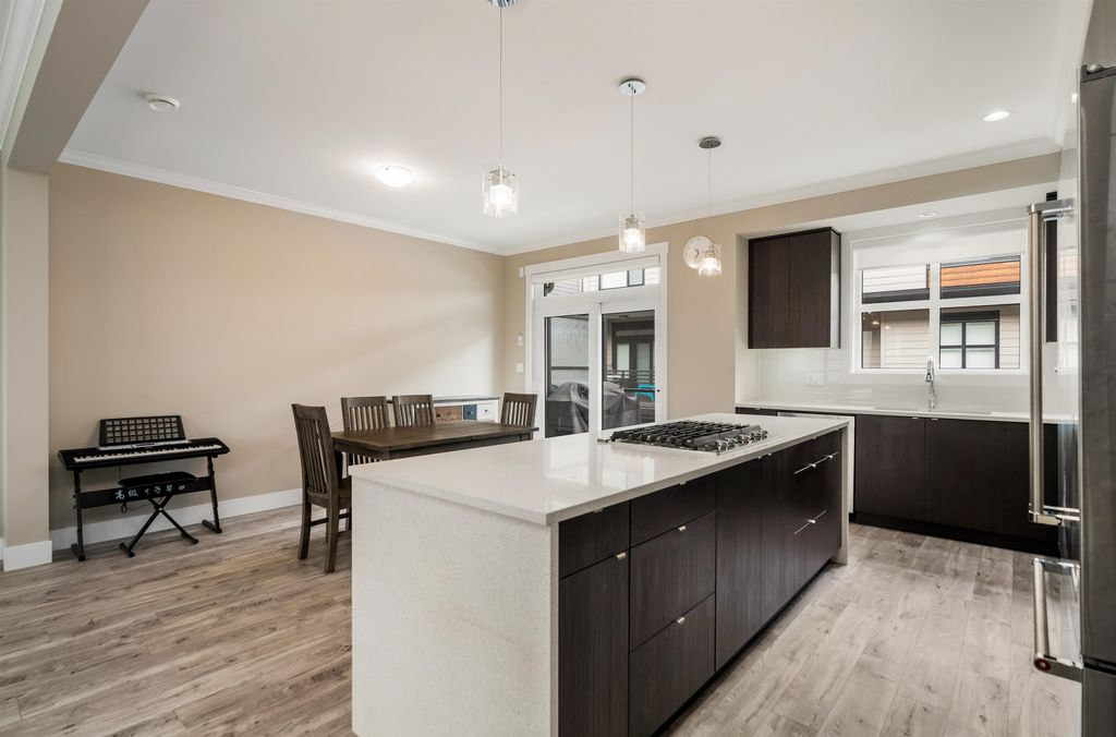 listing image 1103620897387888832