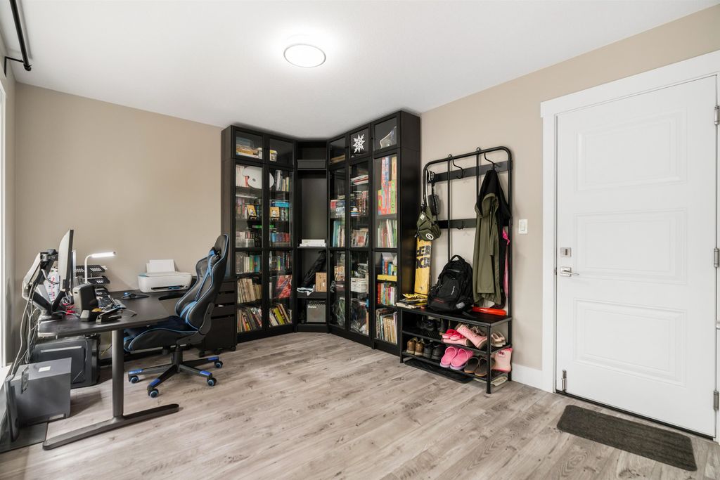 listing image 1103596824119544314