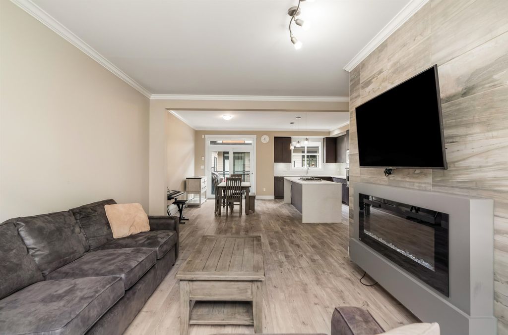 listing image 1102167838474955760