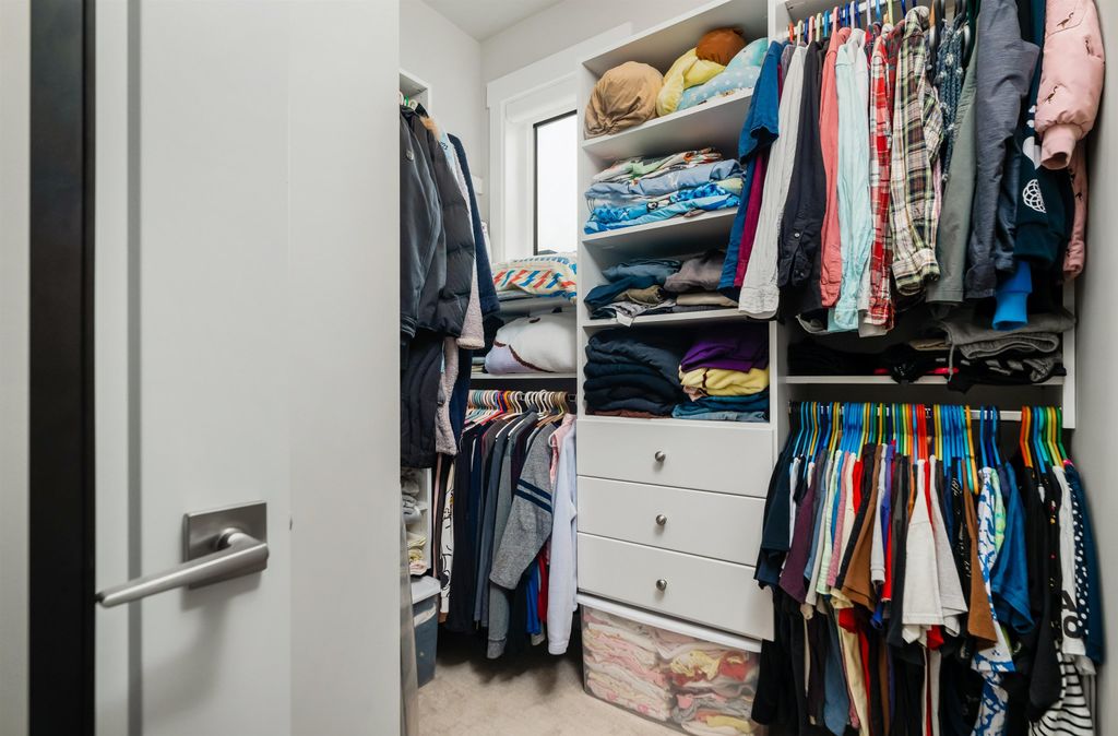 listing image 1100366384544929010