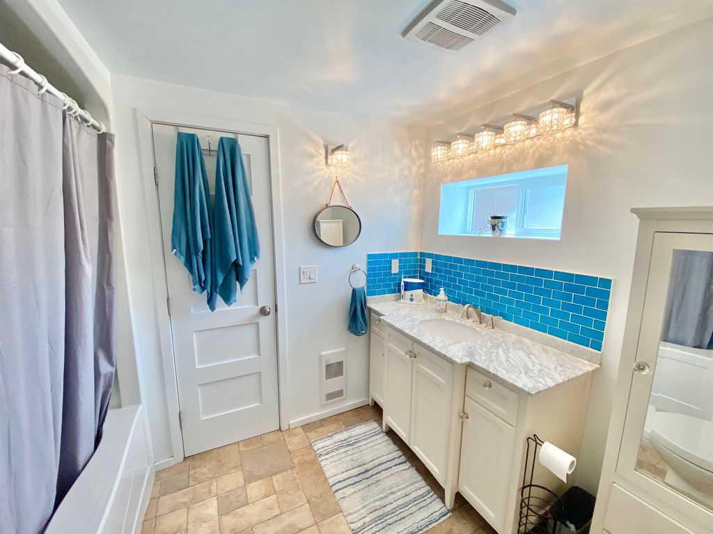listing image 1106461377733980028