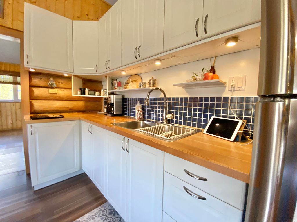 listing image 1104323679820342474
