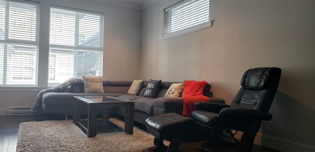 listing image 1100354723132716216