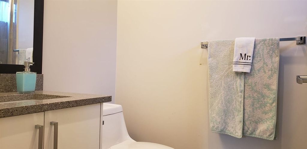 listing image 1106384156608326858