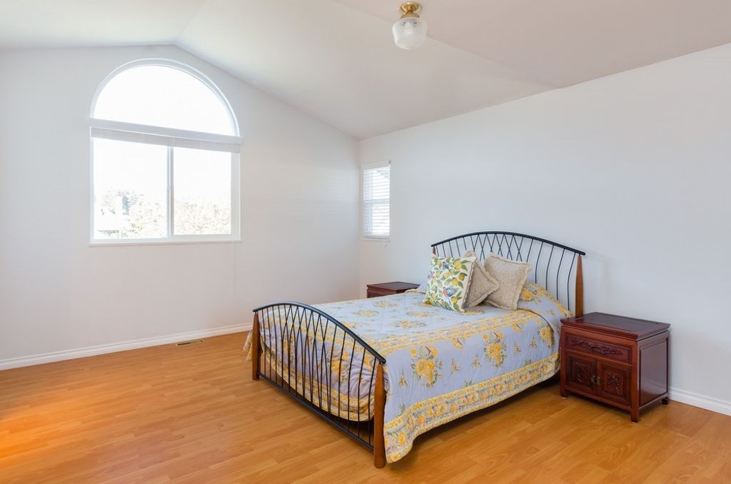 listing image 1104248891662841754