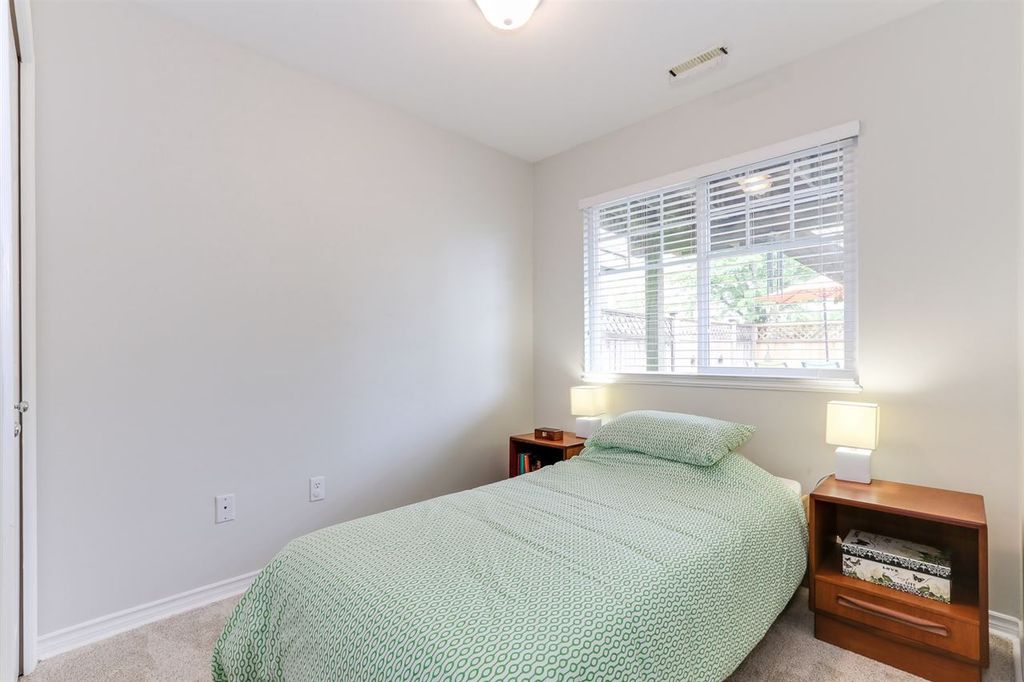 listing image 1103352290312265724