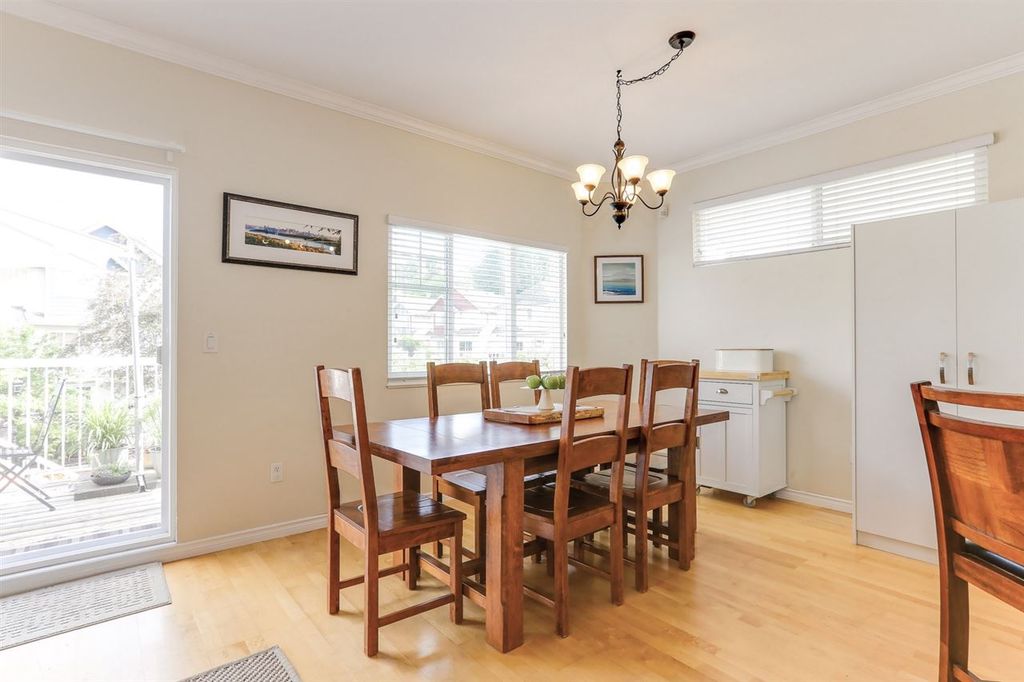 listing image 1104749132434641906