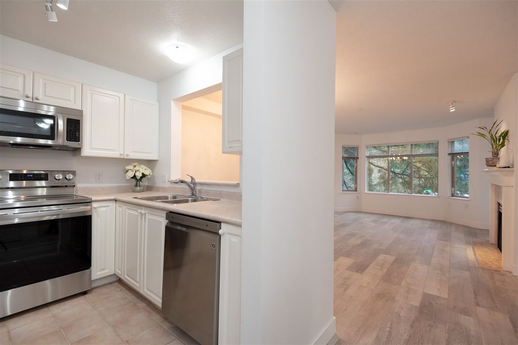 listing image 1103839582207582819