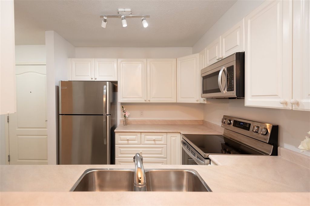 listing image 1104107013134640825