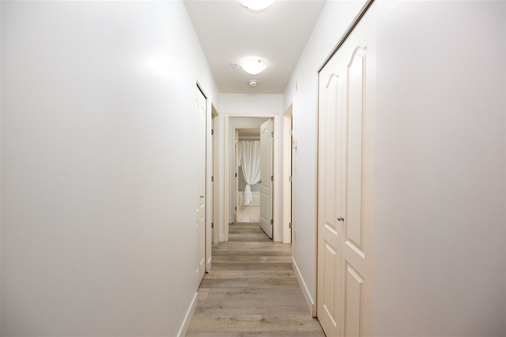 listing image 1103860987264457923