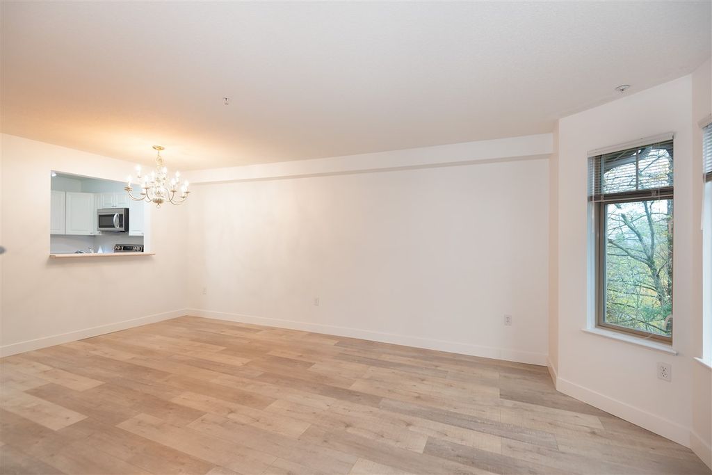 listing image 1106995560420535375