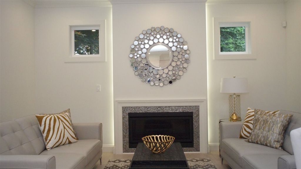 listing image 1103038135496822594