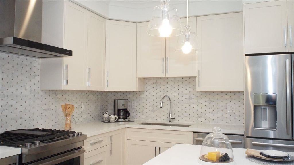 listing image 1103558667192307069