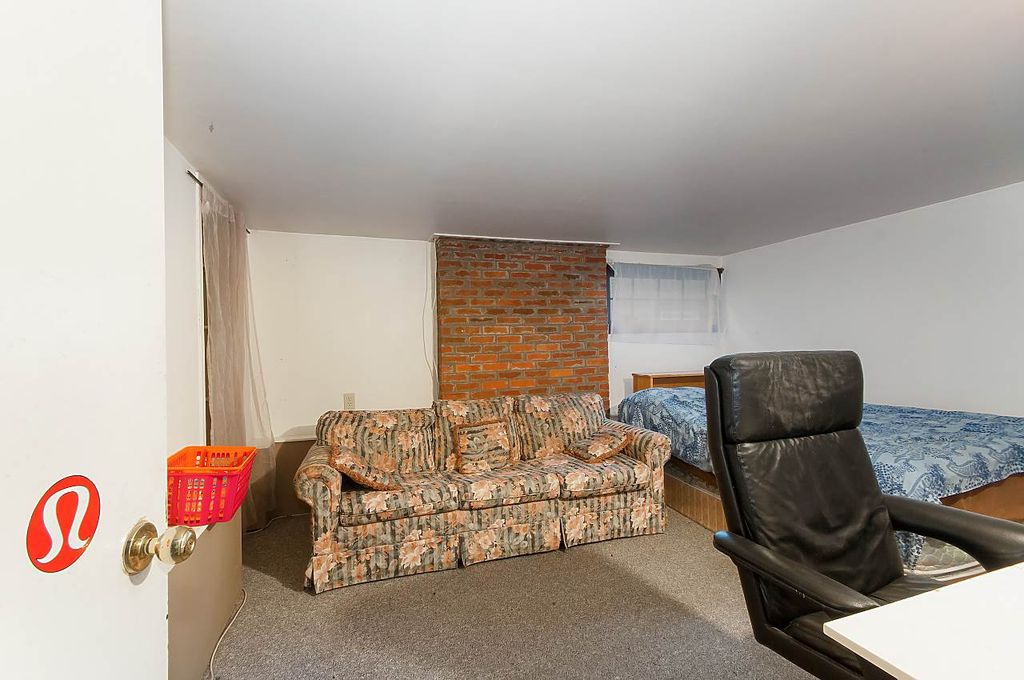 listing image 1106349145696725248