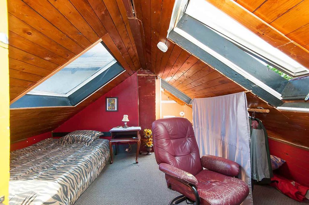 listing image 1100694589614175840