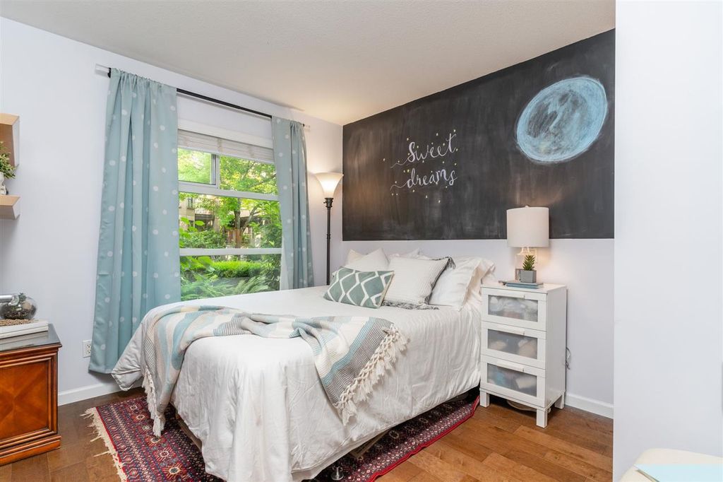 listing image 1103449028252293889