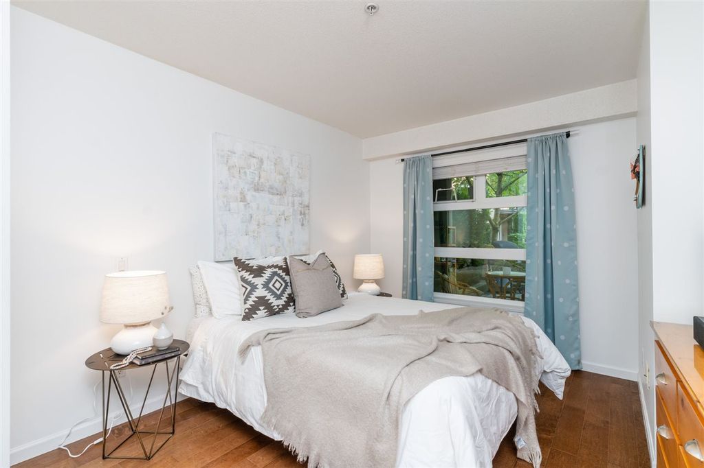 listing image 1101694416414272255