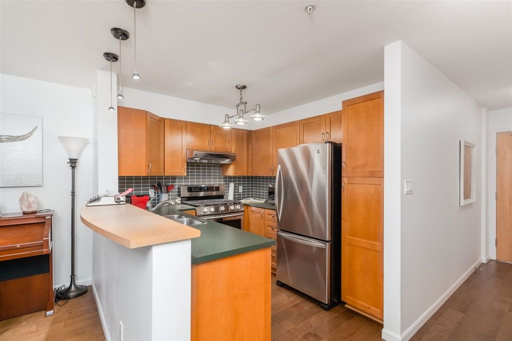 listing image 1107989395999482490