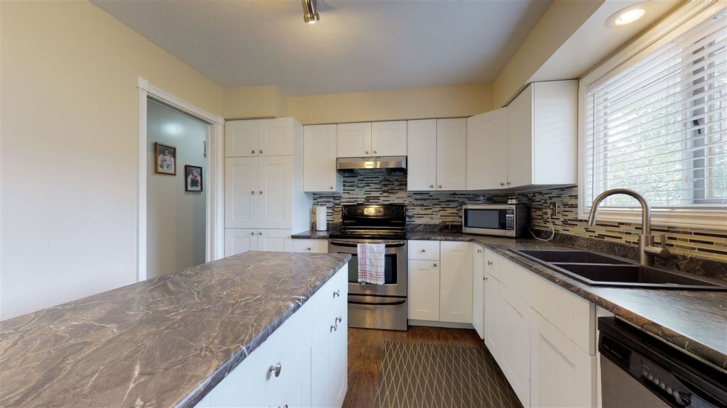 listing image 1103540245755018430