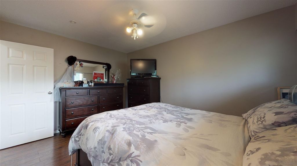 listing image 1109179765283819583