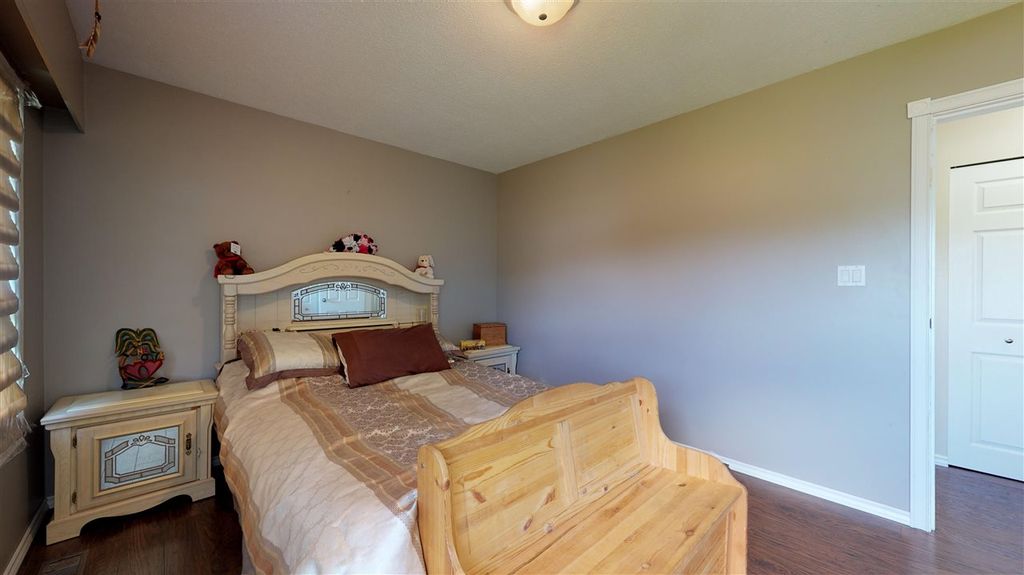 listing image 1101105643815466138
