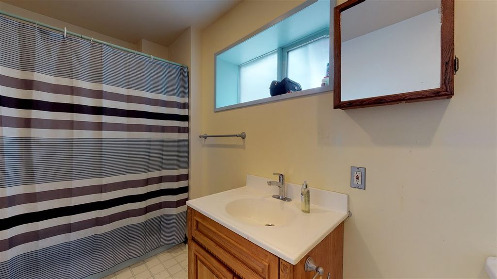listing image 1105680847993568955
