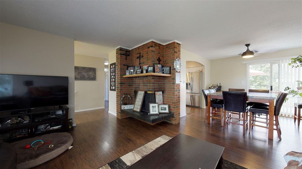 listing image 1108009093637477026